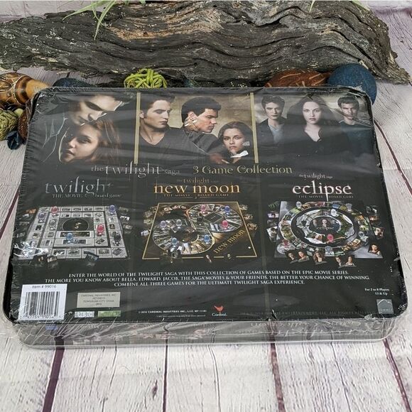 Twilight Saga 3 Game Collection in Collector Tin - Twilight, New Moon, & Eclipse - Picture 2 of 4